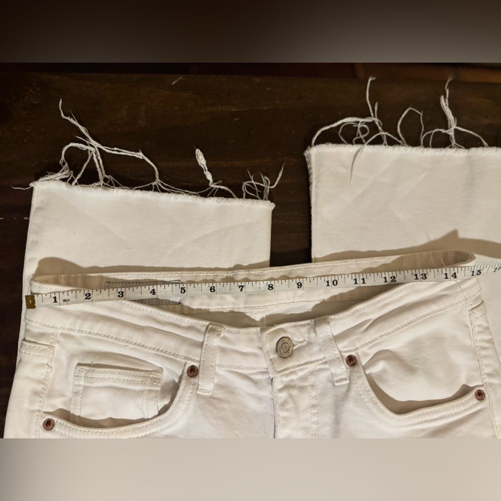 Zara Women's Cropped Frayed White Denim Jeans - Size 8 - Picture 8 of 11
